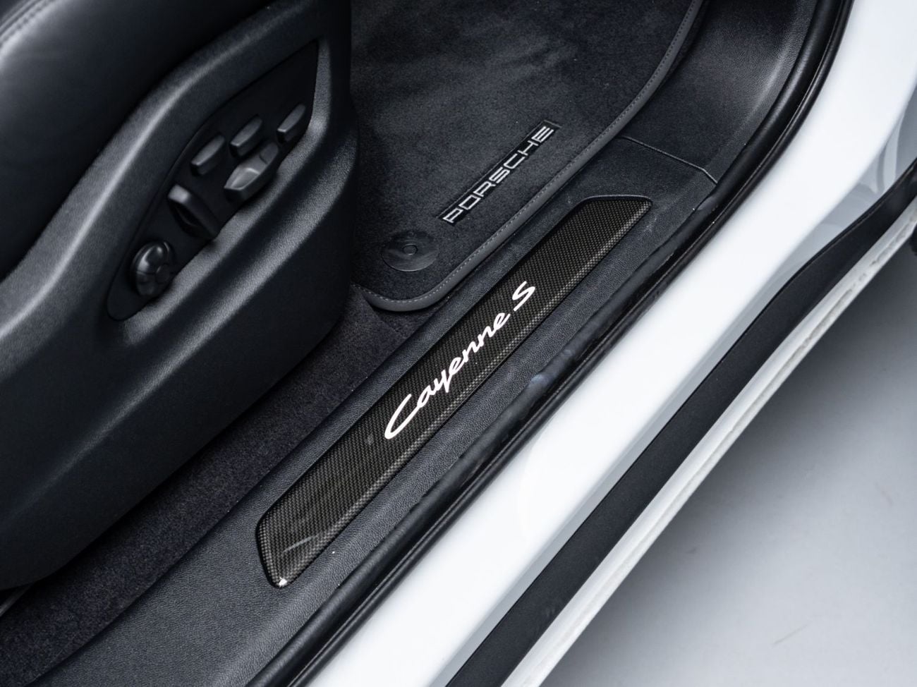 Porsche Cayenne BUY NOW, PAY 2027 | THE BLACKLINE STANDARD | Lightweight Package, 2030 Porsche Warranty & Service