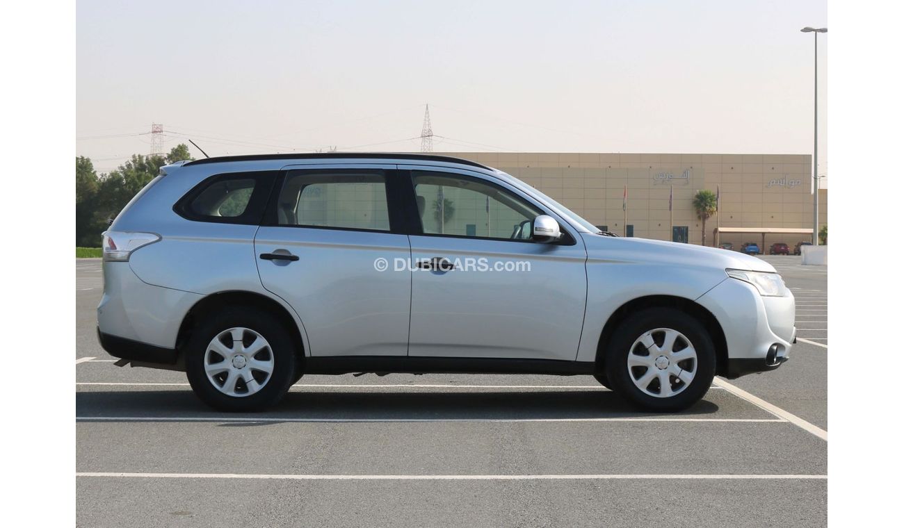 ميتسوبيشي آوتلاندر 2014 | MITSUBISHI OUTLANDER - 7 SEATER CAPACITY PETROL A/T WITH GCC SPECS AND EXCELLENT CONDITION