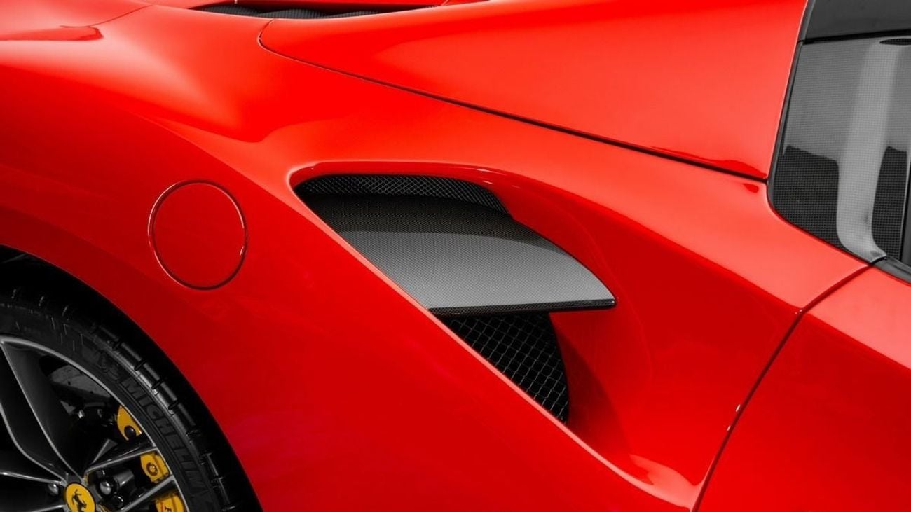 Ferrari 488 Spider STANDARD - 2018 - GCC Specs