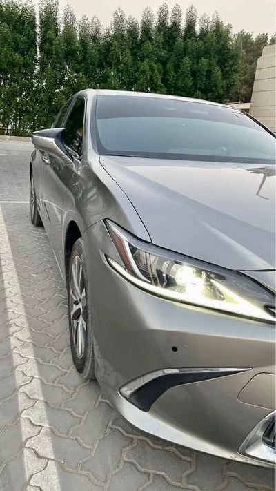 Lexus ES300h Premier Plus 2.5L