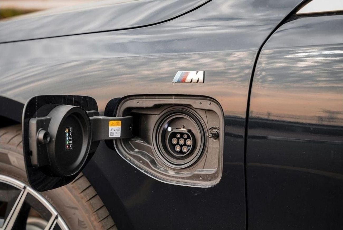 بي أم دبليو i5 2024 BMW i5 e-Drive 35L M-Sport package RWD 0km