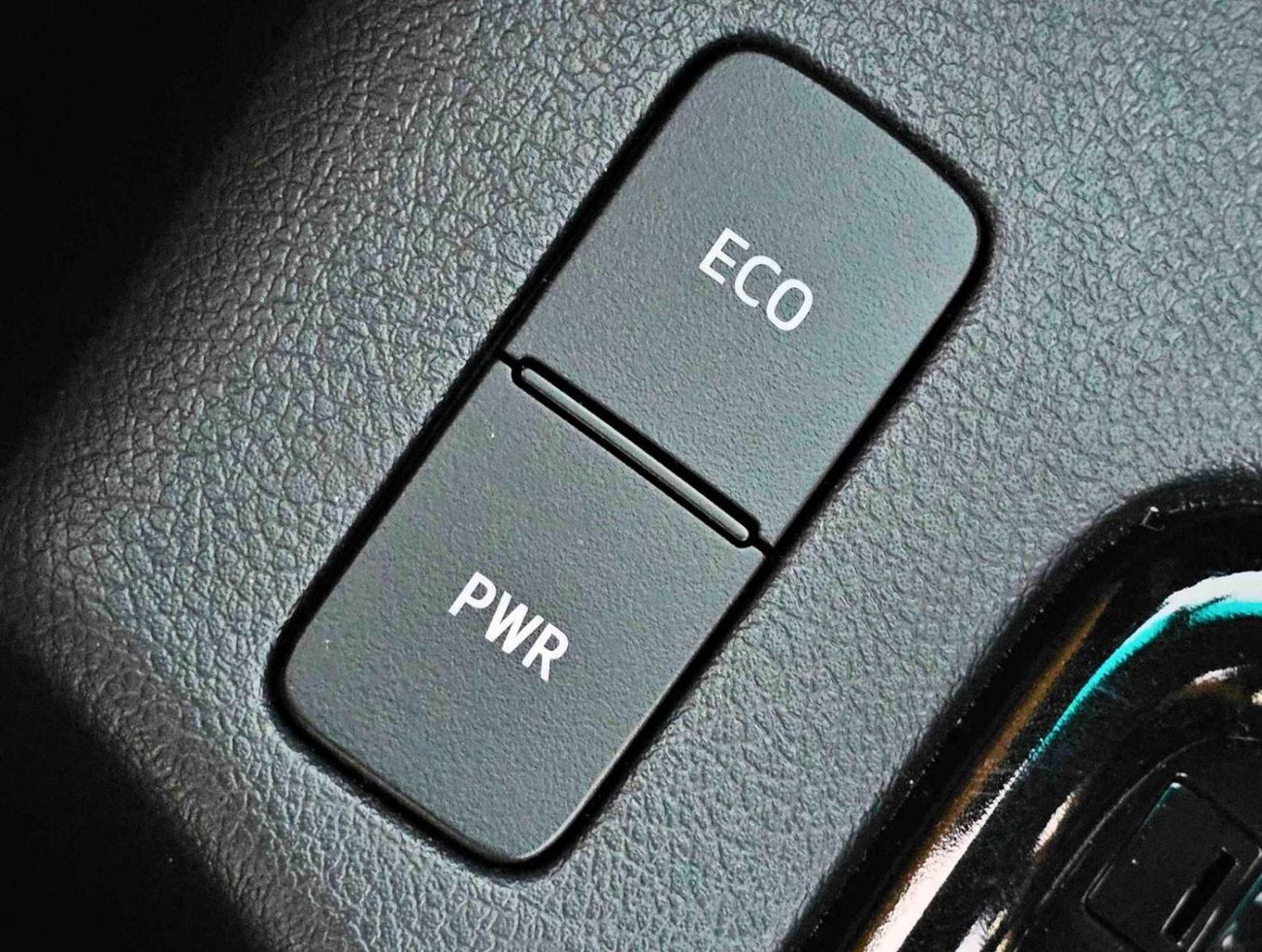 تويوتا هيلوكس ADVENTURE |  4.0L V6 PETROL | 360 CAMERA | 18 AWHEELS WITH ROLL BAR | AUTO A.C (CODE # HPV6AF)