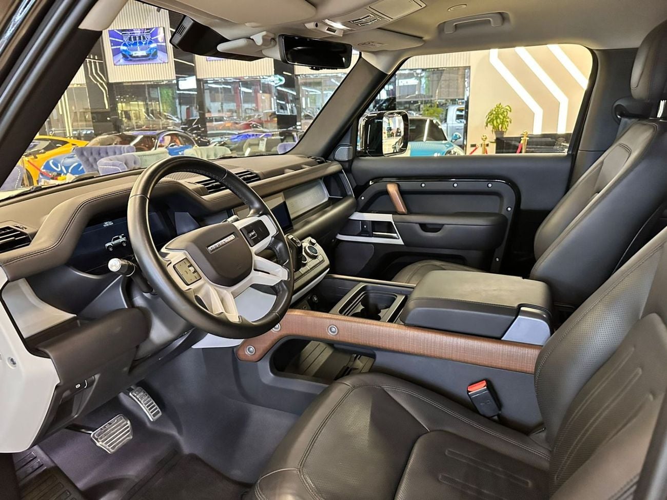 لاند روفر ديفندر P400 90 HSE 3.0L (5 Seater)