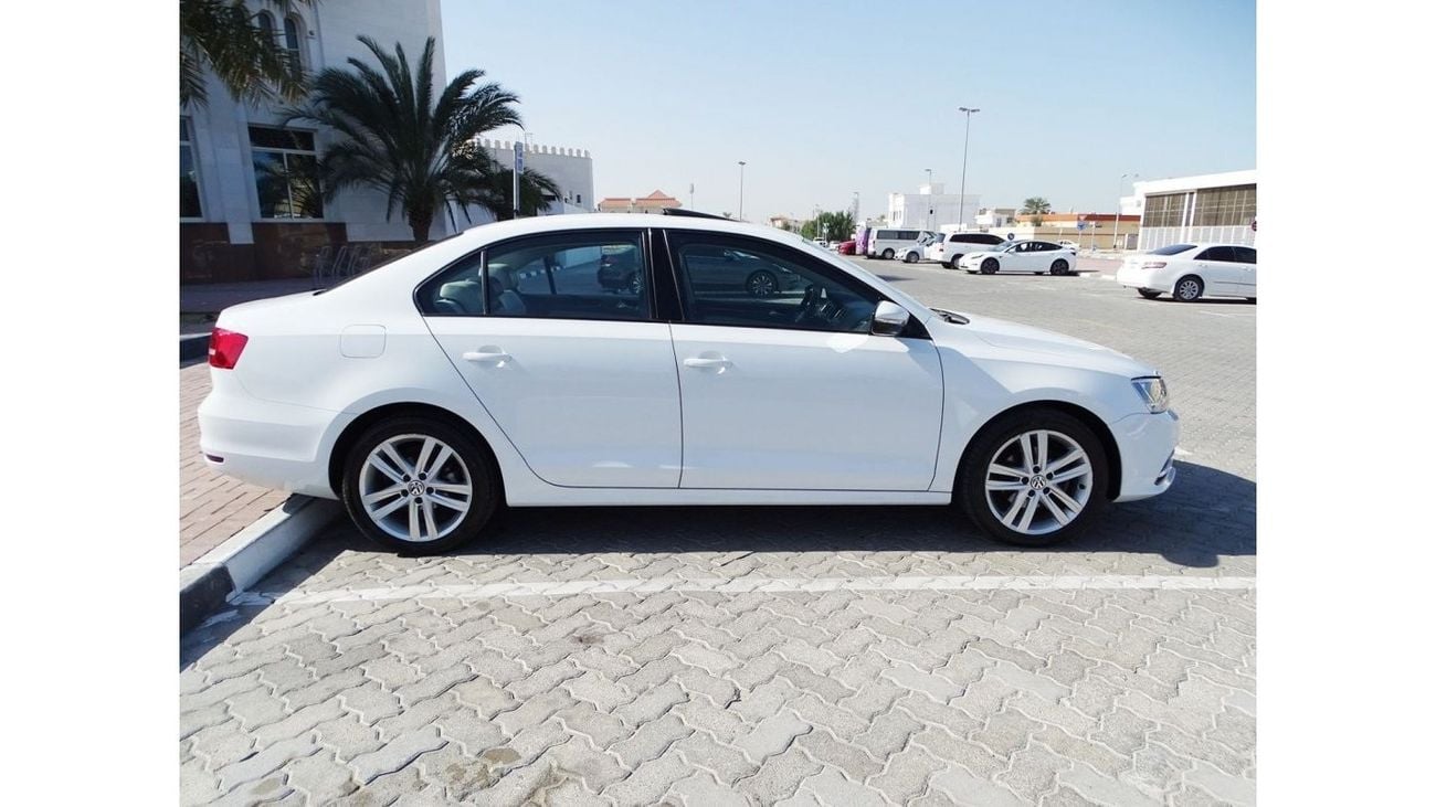 Volkswagen Jetta Volkswagen Jetta V5 2.5L 2016 Model GCC Specs With Full Service History From Dealer In Perfect Condi