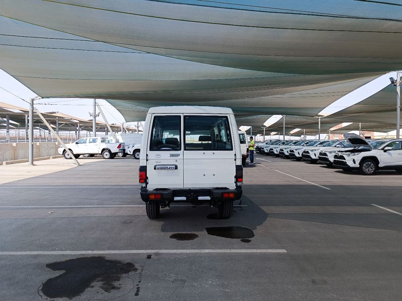 Toyota Land Cruiser 70 2024 Toyota Land Cruiser LC78 (3-Door) Hardtop VDJ 4.5L V8 Diesel M/T 4x4 (GCC-Spec) Export Only