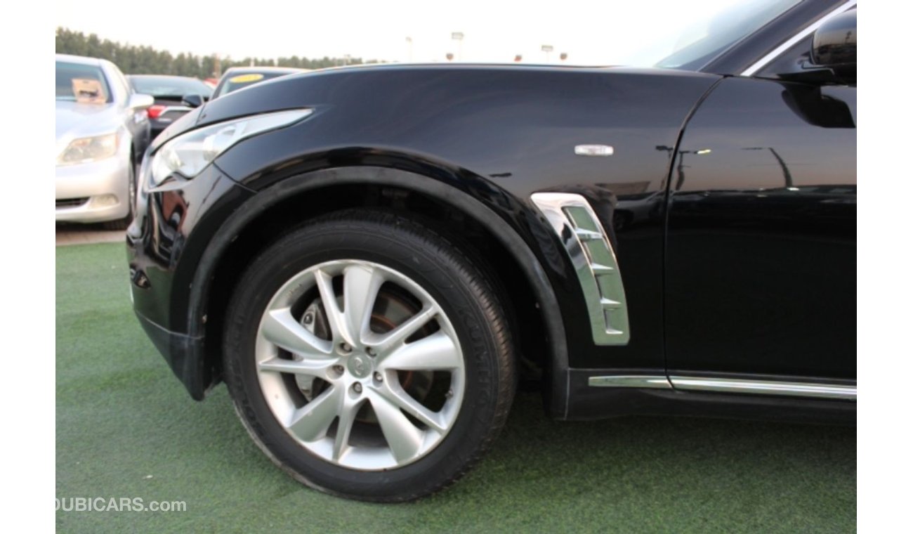 Infiniti FX35 FX 35 2012 five camera full option GCC