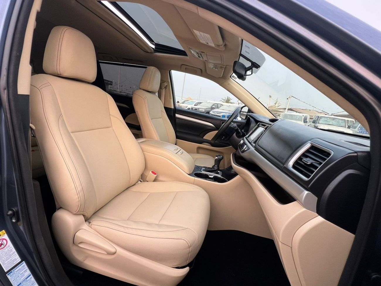 تويوتا هايلاندر 2015 TOYOTA HIGHLANDER XLE - 4x4 - 63500 mileage- SUNROOF 7 SEATER ELECTRIC SEATS -LEATHER SEATS - P