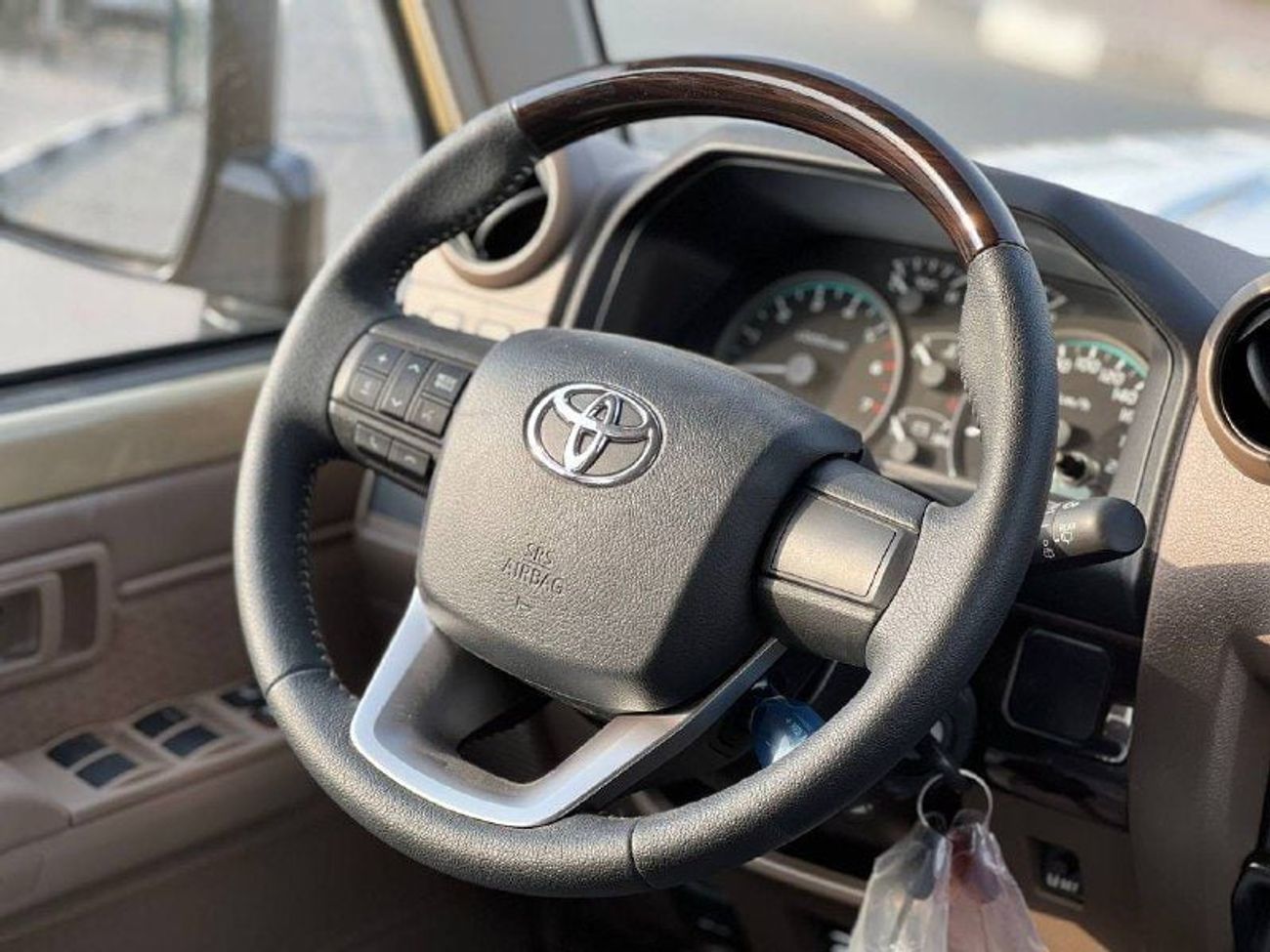 Toyota Land Cruiser 70 LC76 4.0L PTR M/T // 2025 // STD WITH DVD&BACK CAMERA , CRUISE CONTROL // SPECIAL OFFER // BY FORMUL