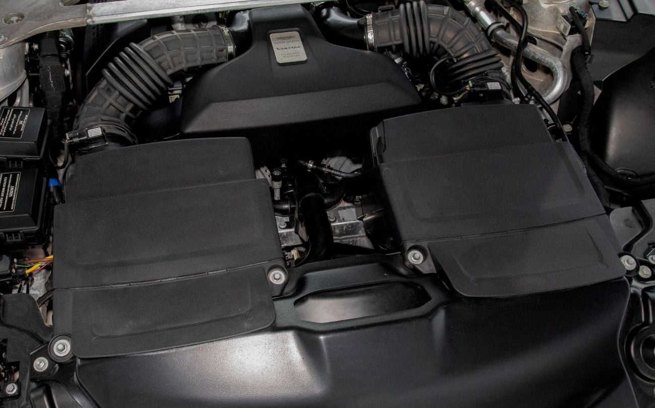 Aston Martin Vantage Standard V8