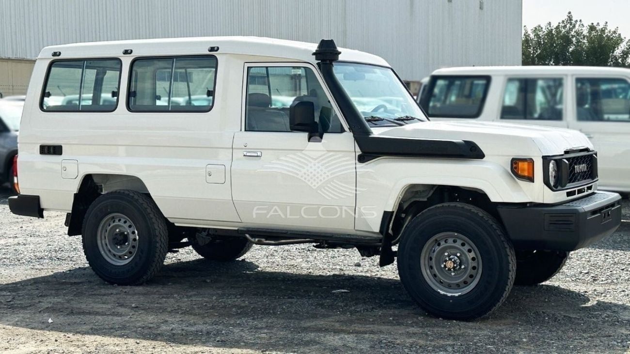 تويوتا لاند كروزر 70 Toyota Land Cruiser 78 4.2L DSL13 seater MT