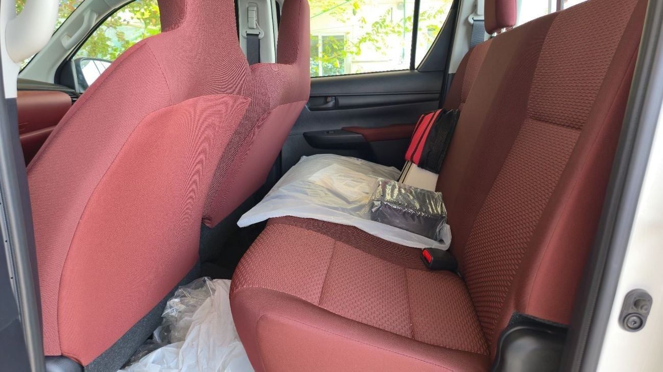 Toyota Hilux GL 2 2.4L 4WD TOYOTA HILUX DOUBLE CABIN 4WD  MT  2.4L DSL 2025