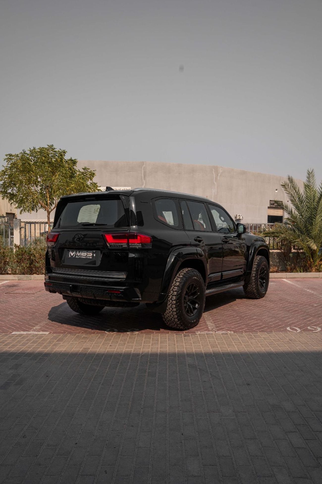 تويوتا لاند كروزر VXR WITH MBS AUTOBIOGRAPHY SEAT AND OFFROAD EDITION , ROOF STAR LIGHT