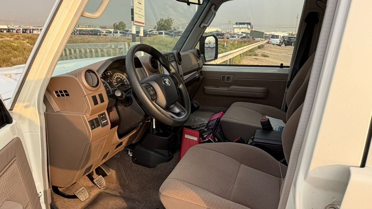 تويوتا لاند كروزر 70 LC76 2.8 MT basic Oman specs basic options