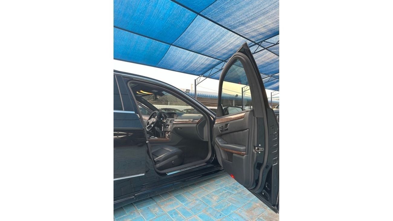 مرسيدس بنز E 350 السيارة بحالة ممتازة مرسيدس بنز 2011 E350 من الداخل جلد أسود دفع ثنائي