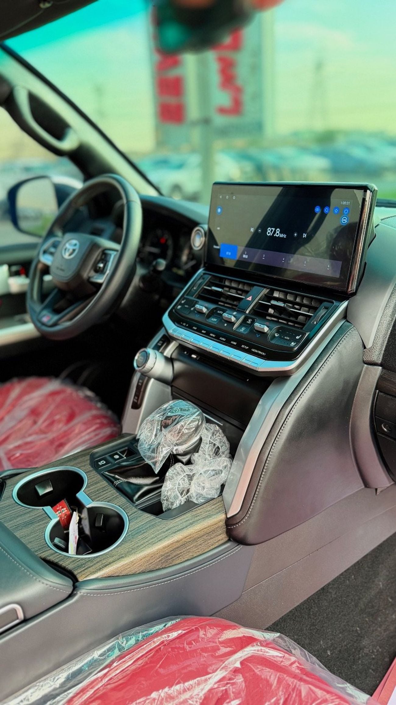 تويوتا لاند كروزر GXR 2019 Model Facelift to LC300 2025 Shape Exterior and Interior Both Car is very Clean and Perfect