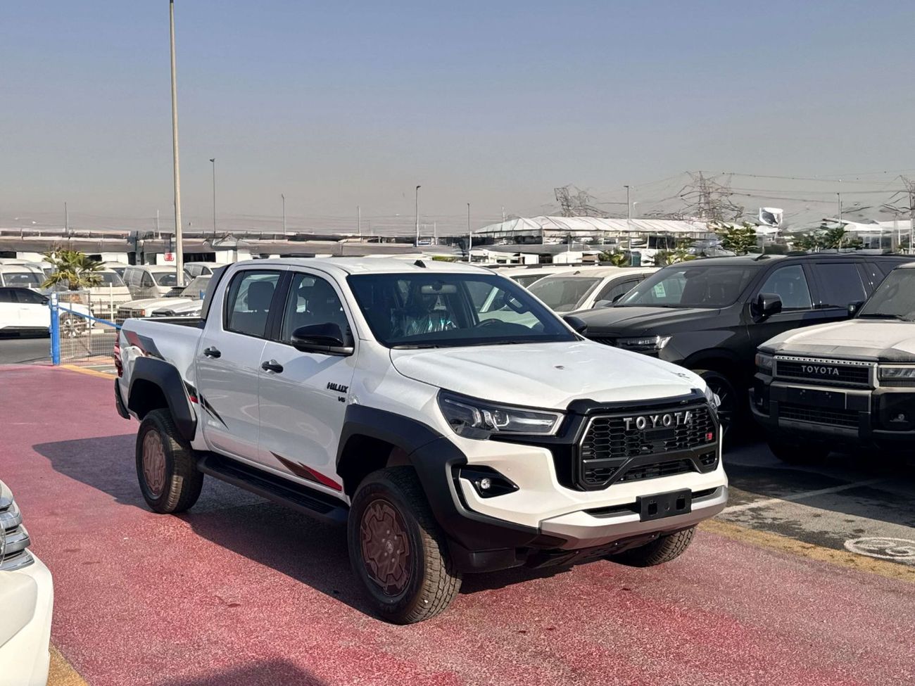 Toyota Hilux 2026 TOYOTA HILUX 4.0L PETROL GRS BSM GCC BRAND NEW 0KM