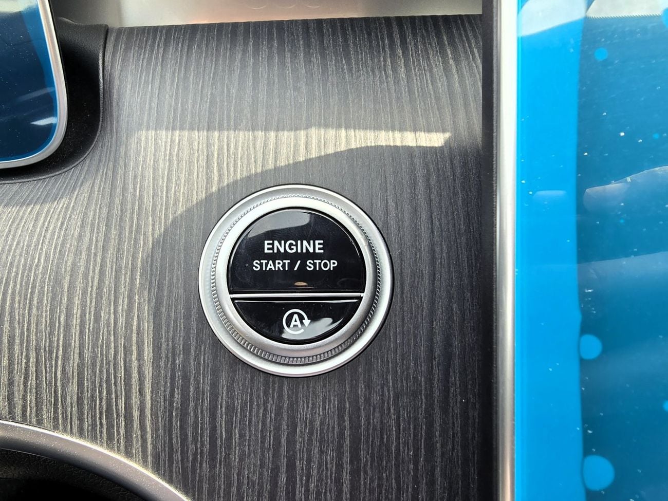 Mercedes-Benz C 200 Mercedes-Benz C200L 1.5L with cold and heat seats white color 2025 Model