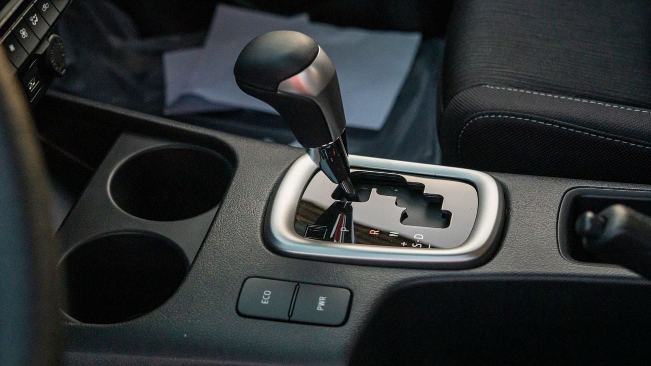 تويوتا هيلوكس SR5 DC 2.4L Diesel A/T 2025YM