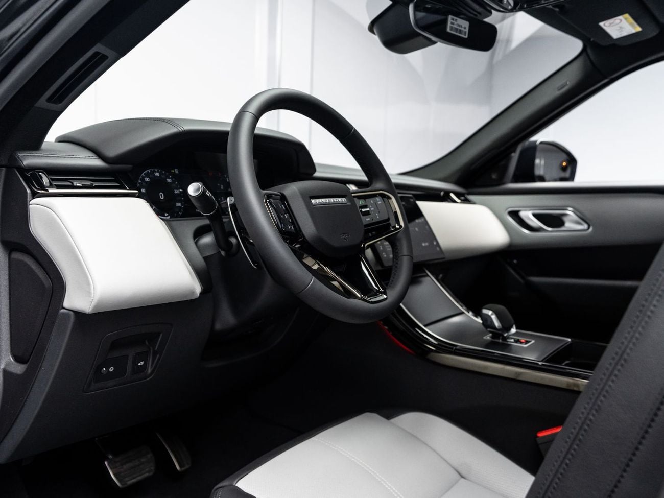 لاند روفر رينج روفر فيلار R-DYNAMIC S BUY NOW, PAY 2027 | THE BLACKLINE STANDARD | 2031 Land Rover Warranty & Service Contract