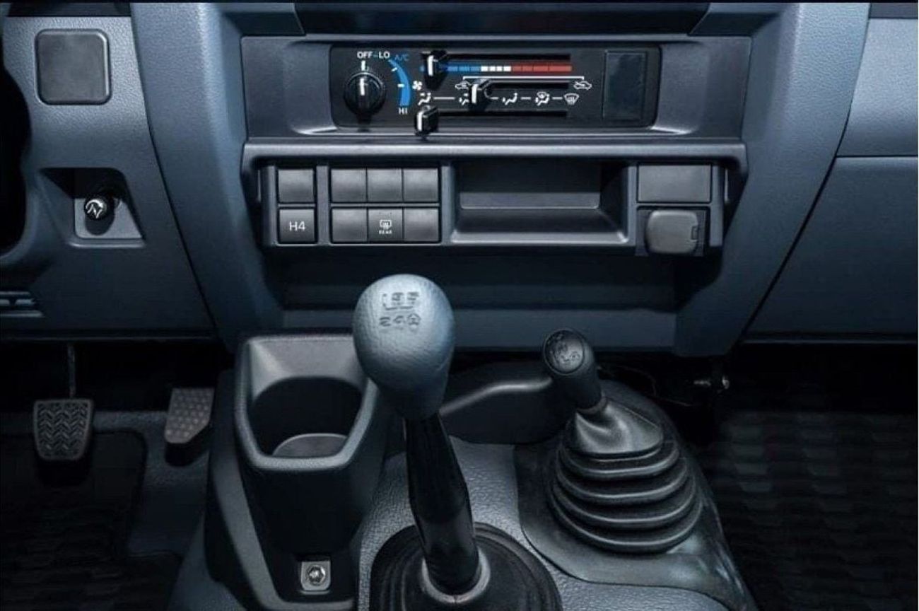 تويوتا لاند كروزر 70 Land Cruiser Hard Top LC76 4.5L 5door Diesel V8 2024 0KM