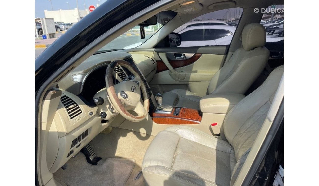 Infiniti FX45 Model 2009 Gulf 8 cylinder cattle 300,000km