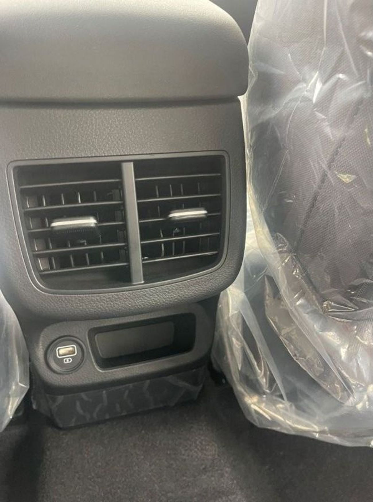 Kia Seltos 1.6 engine   with sun  roof push start 2024