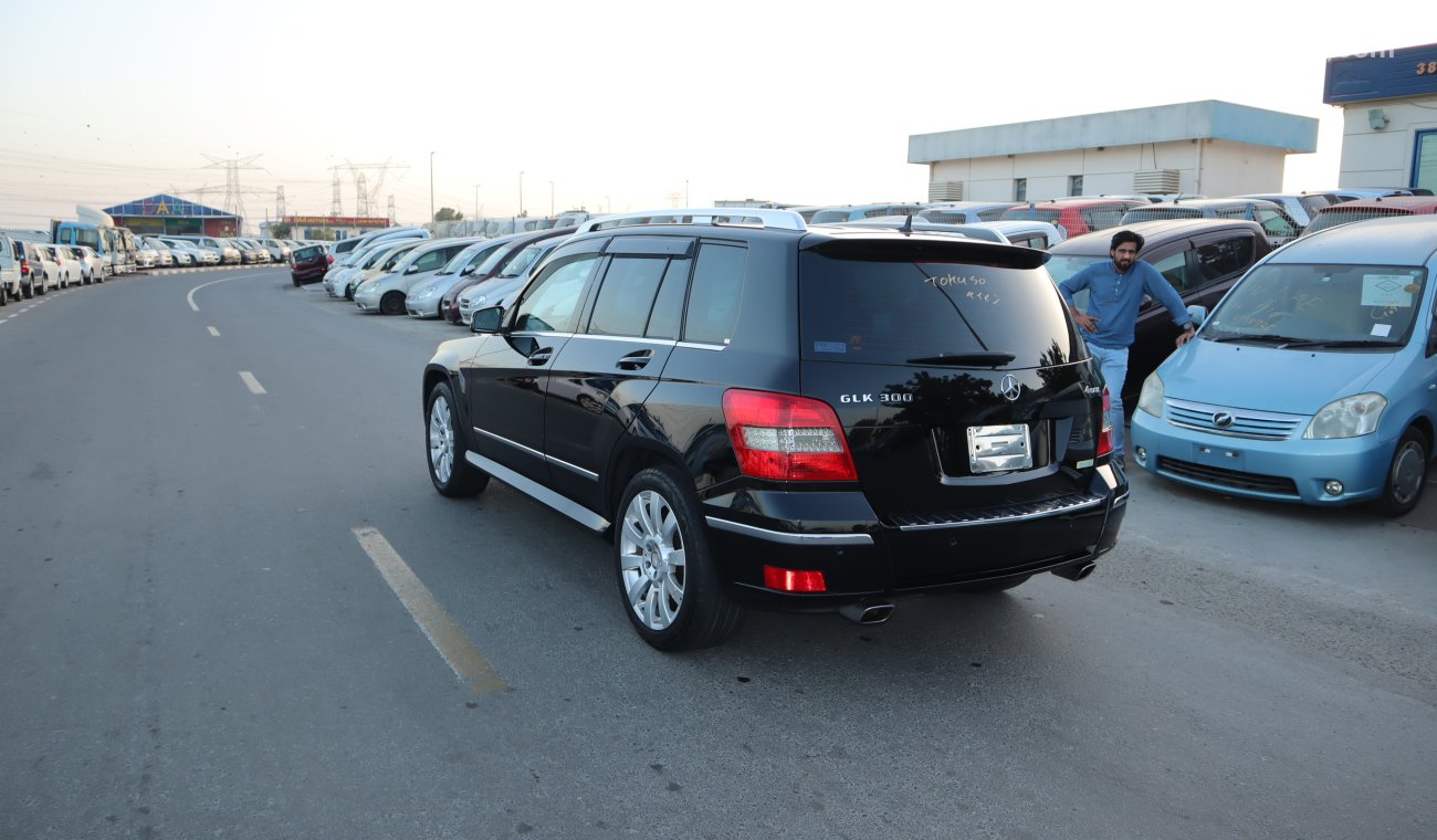 Mercedes-Benz GLK 300 Year 2011 Import from Japan