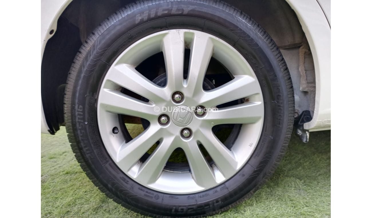 Honda Jazz Gulf model 2014 hatchback, panoramic, cruise control, alloy wheels, excellent condition