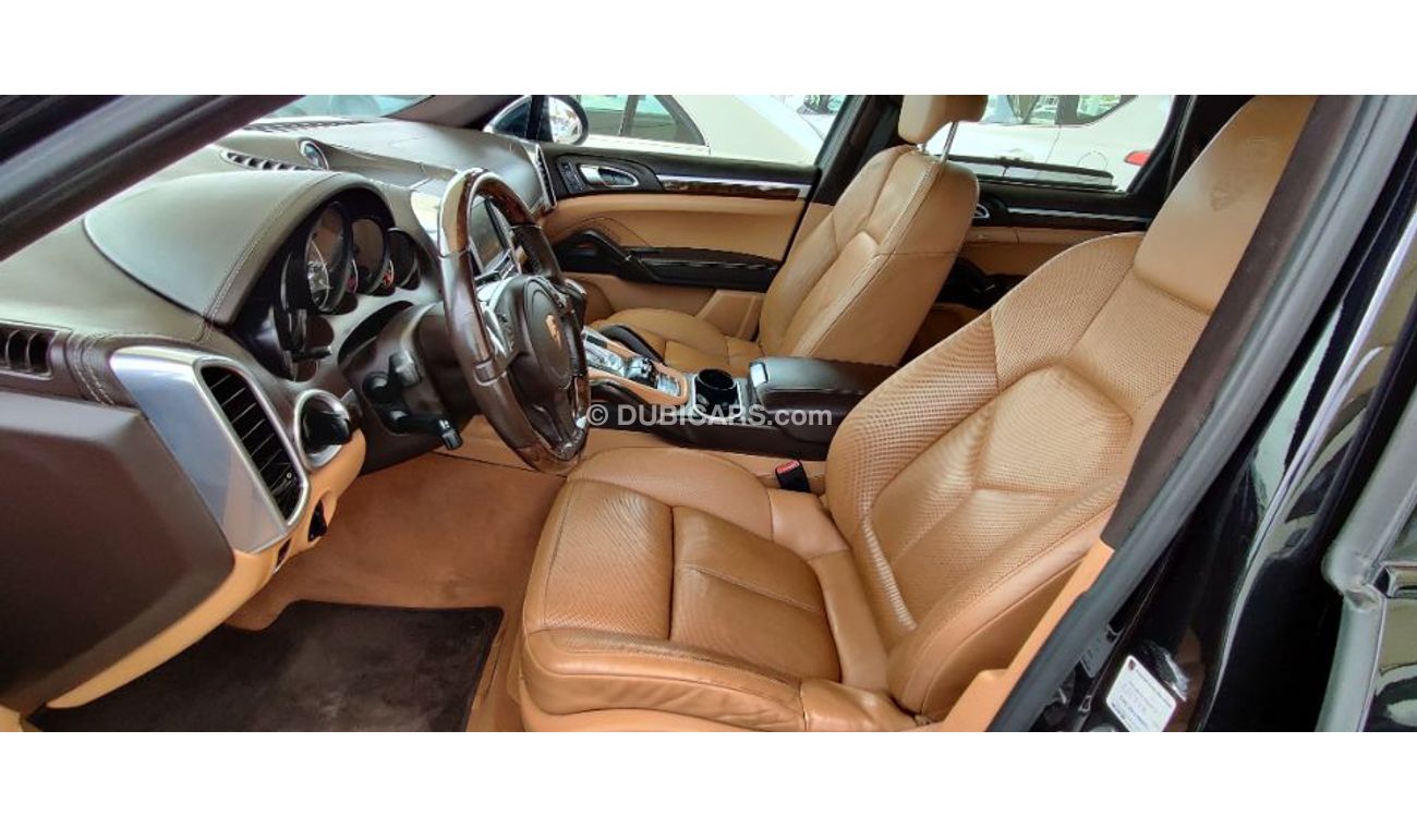 Porsche Cayenne 2013 model full options GCC specs service history available