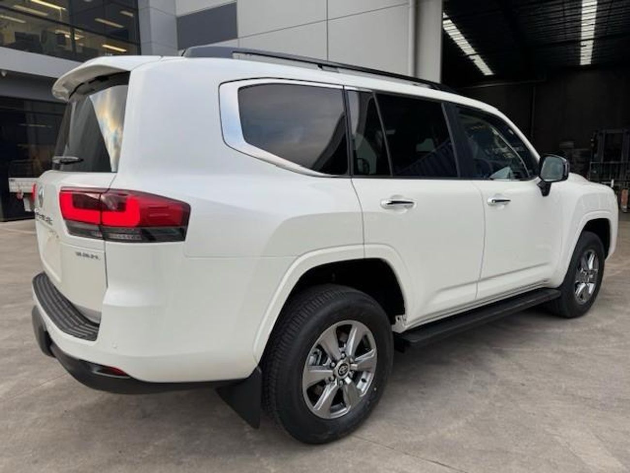 Toyota Land Cruiser Toyota Landcruiser Sahara RHD diesel white colour,beige interior