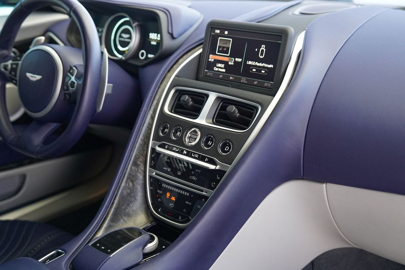 أستون مارتن DB11 Std 5.2L