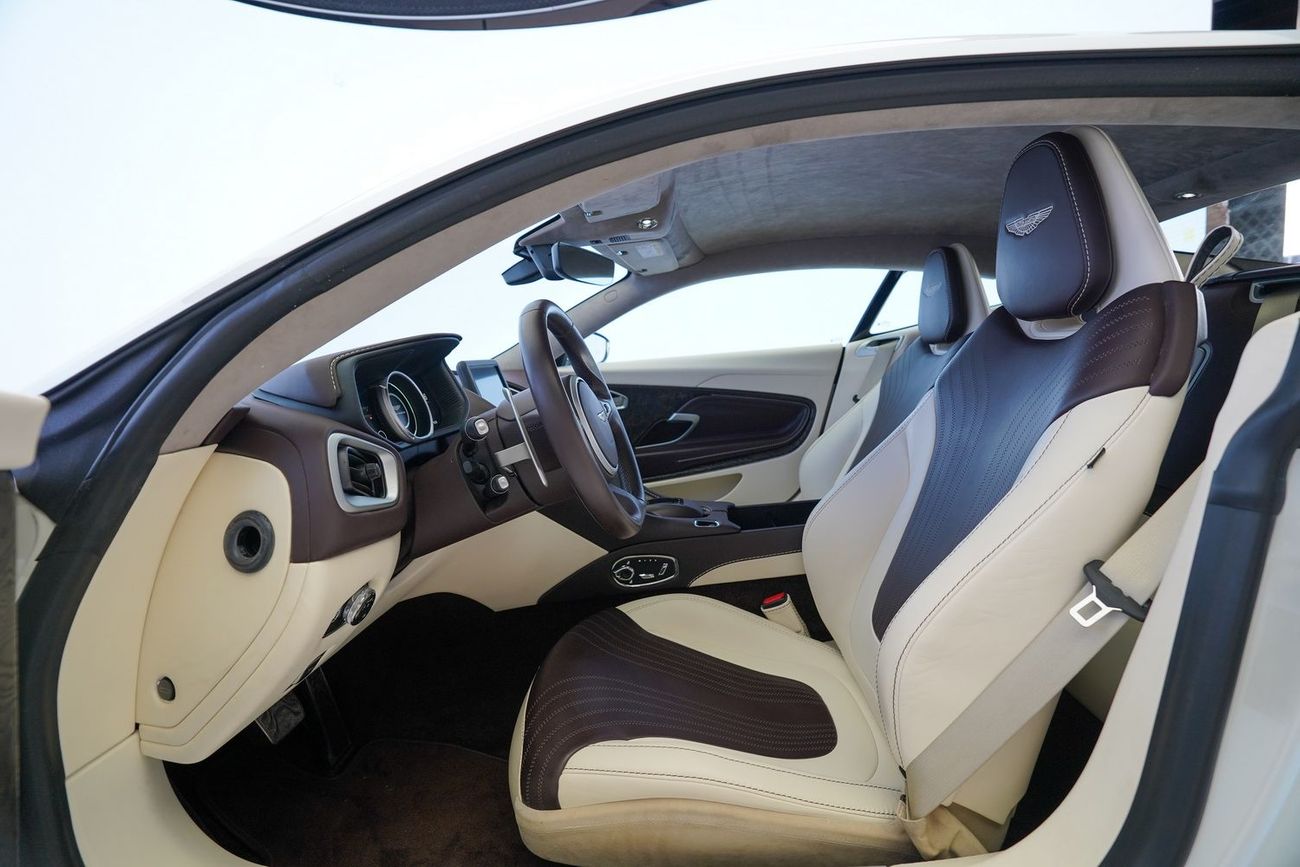 Aston Martin DB11 Std 5.2L