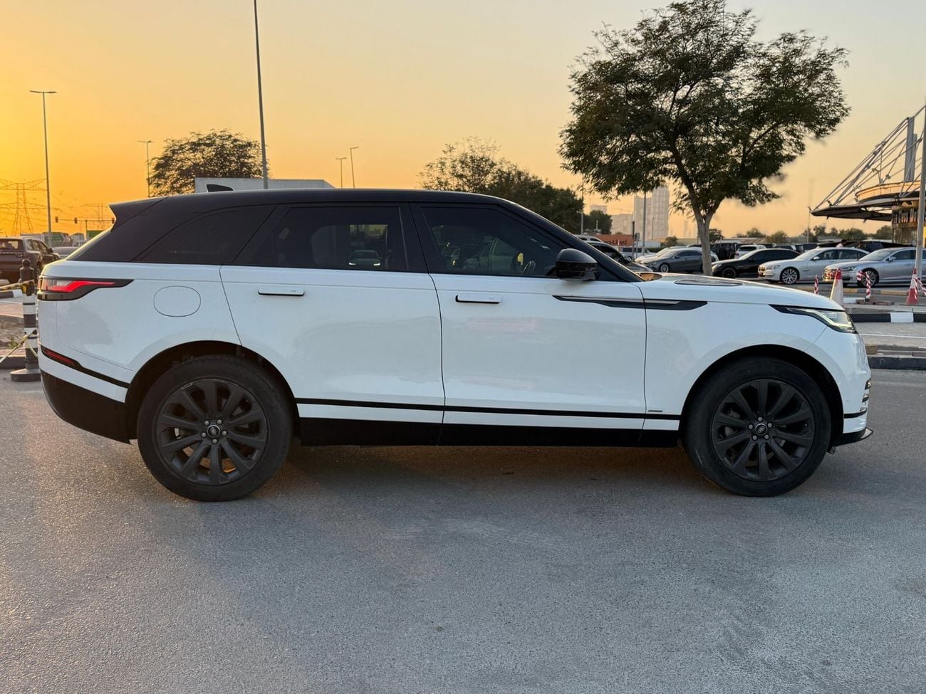 Land Rover Range Rover Velar P250 R-Dynamic SE 2.0L