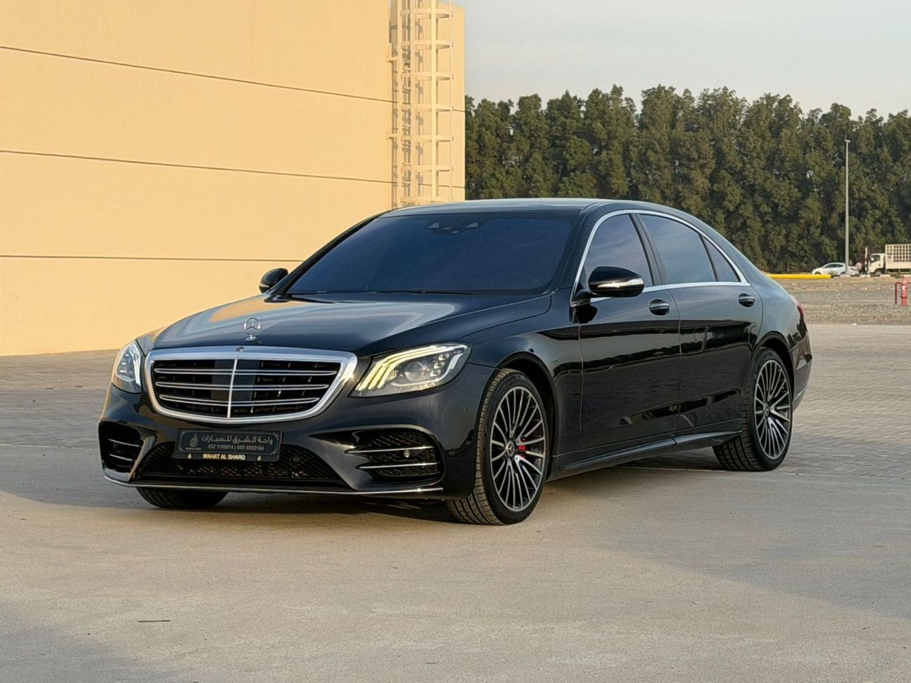 Mercedes-Benz S 560 Std 4.0L (469 HP)