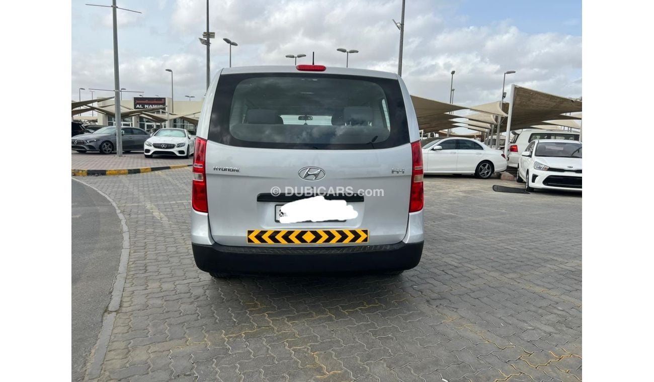 هيونداي H-1 خليجى موديل 2008 عدد 12 راكب 4 سلندربحالة ممتازة لاتحتاج لأى مصاريف