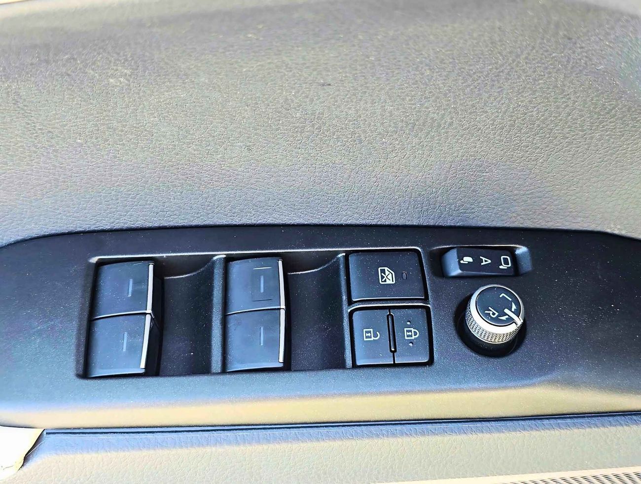 Toyota Camry LE / 2.5L V4 PETROL / DRIVER POWER SEAT / SUNROOF (CODE # LE)