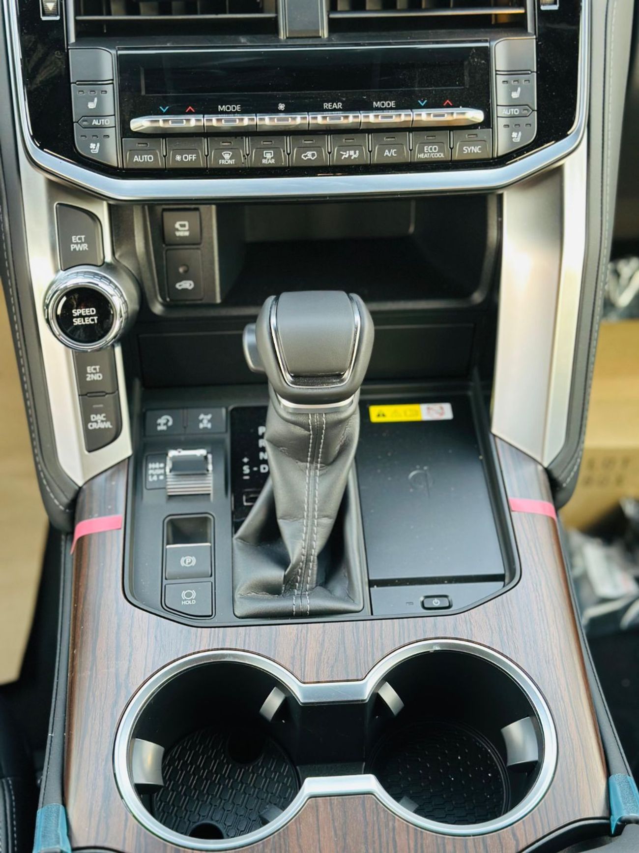 تويوتا لاند كروزر VX 4.0L