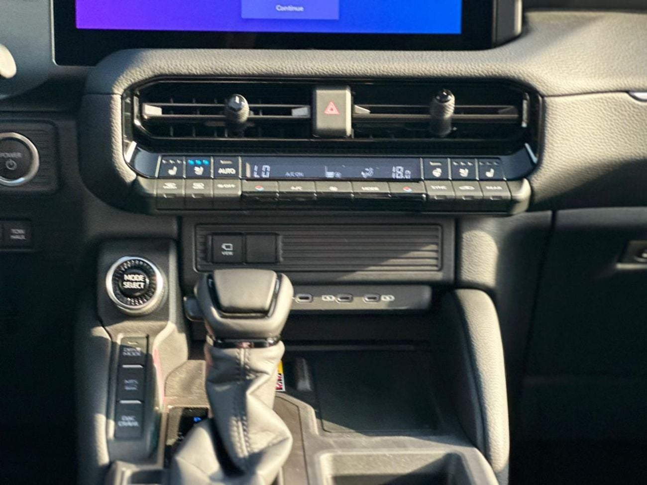 تويوتا برادو VXR Adventure Dual Tone 2.4T