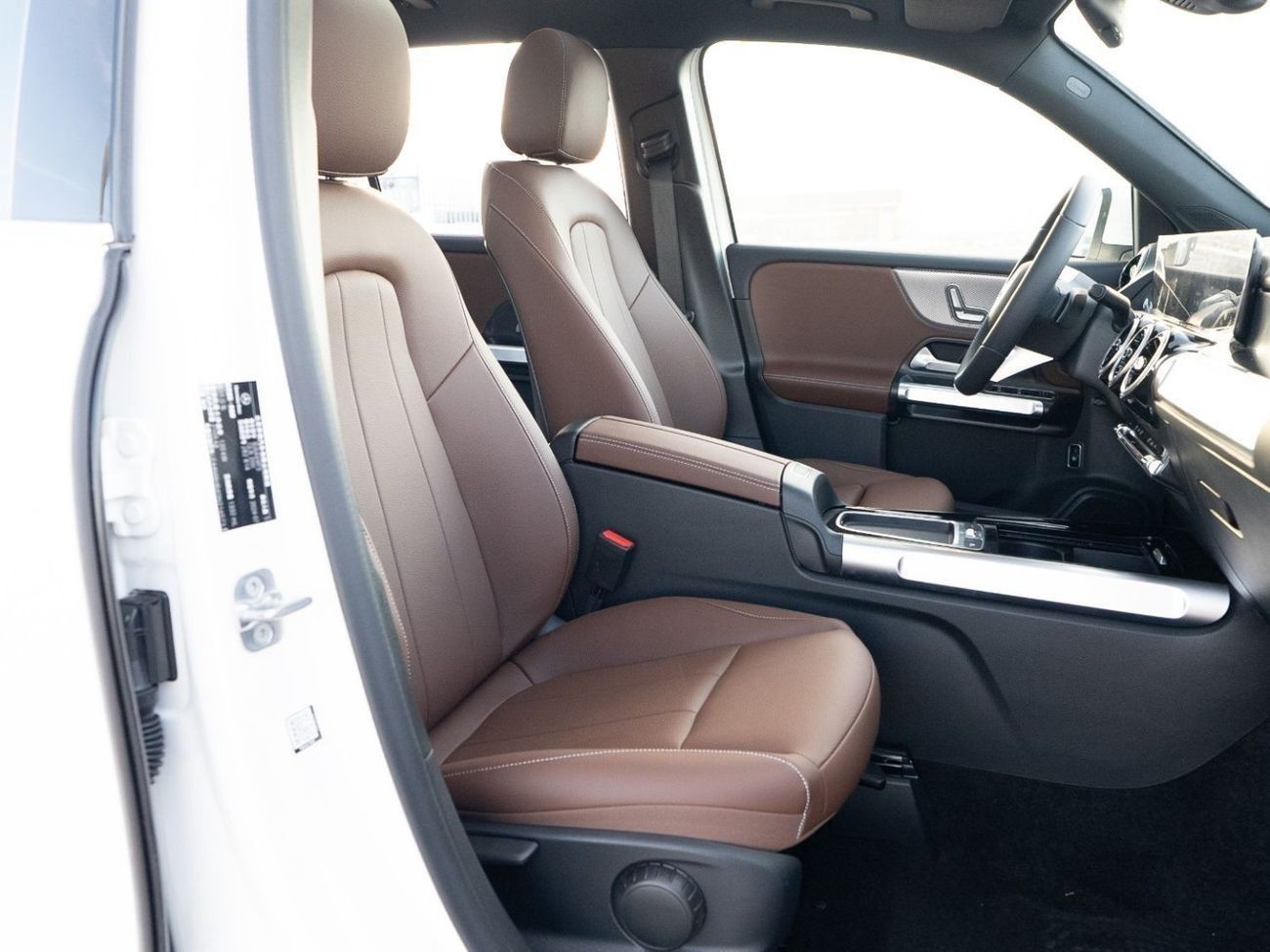 Mercedes-Benz GLB 200 2025 MERCEDES BENZ GLB 200 DYNAMIC 1.3 - WHITE inside BROWN | Export Price