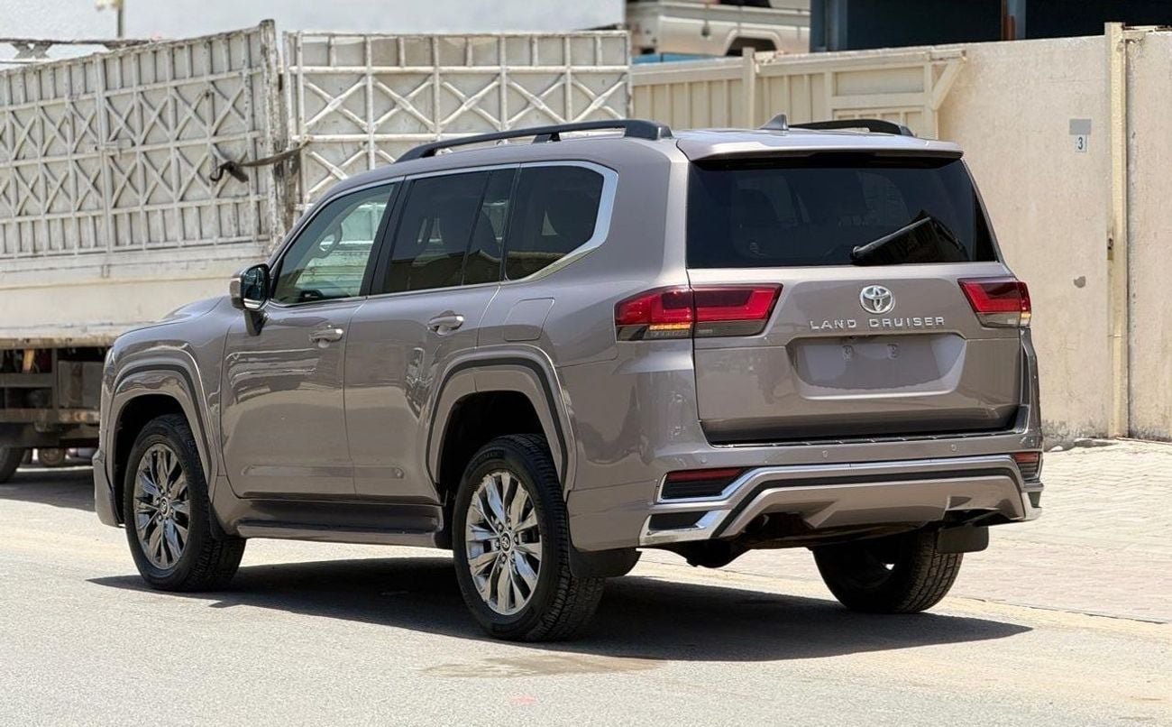 Toyota Land Cruiser EXR Toyota land cruiser LC300, year 2022, right hand drive, diesel 3.3L only foe export availab