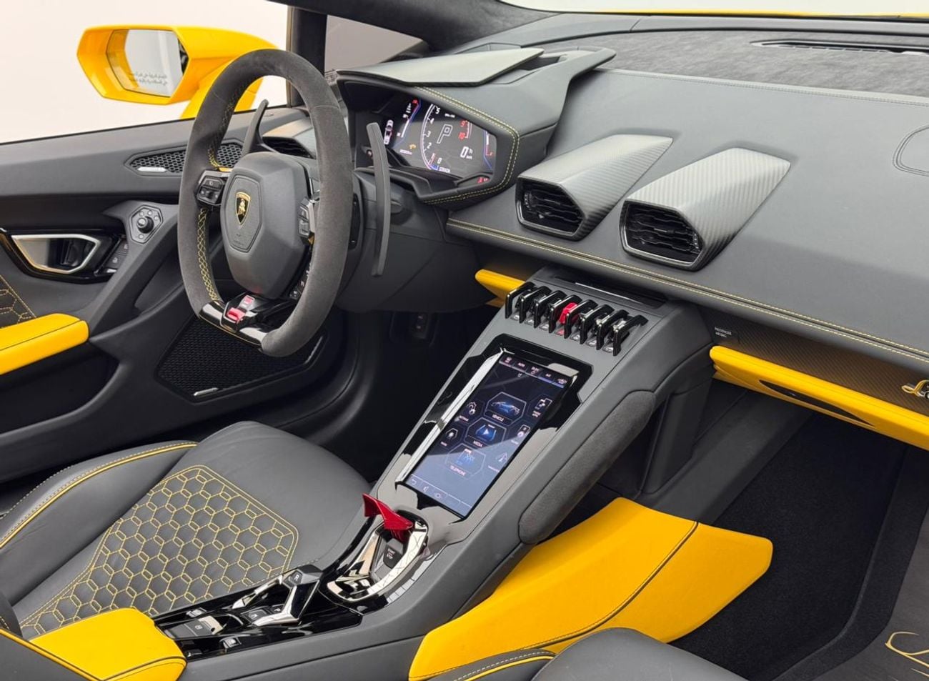 Lamborghini Huracan Evo Spyder 2023 Lamborghini Huracan Evo Spider, Lamborghini Warranty, Lamborghini Service History, GCC