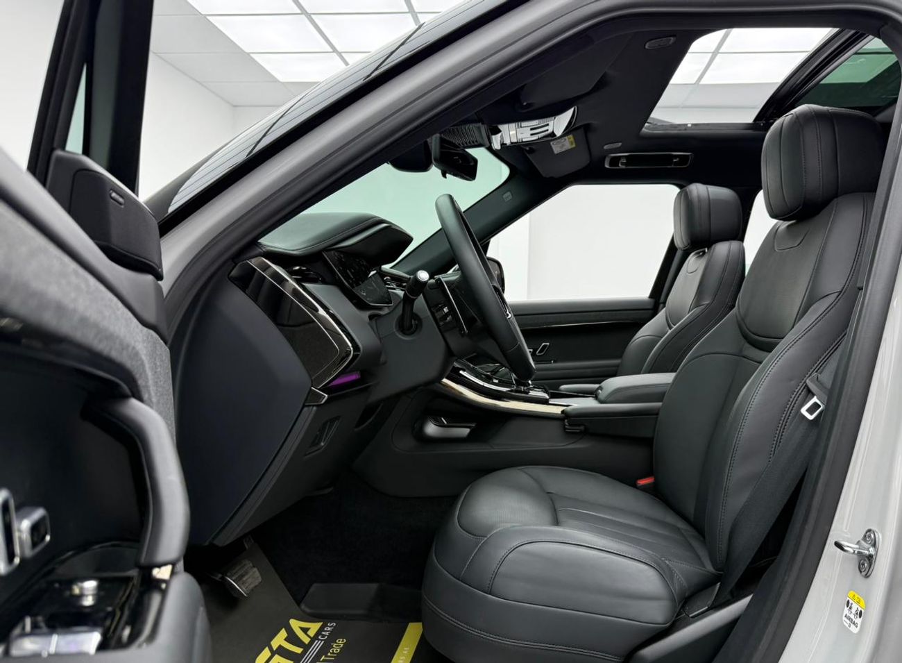 لاند روفر رينج روفر سبورت SE P360 2025 Range Rover Sport Dynamic SE ,Land Rover Warranty+ Service Contract ,Full Service Histo