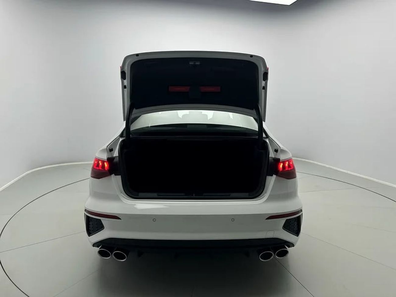 Audi S3 Sedan 2.0 quat 290hp High (Ref# 105731)