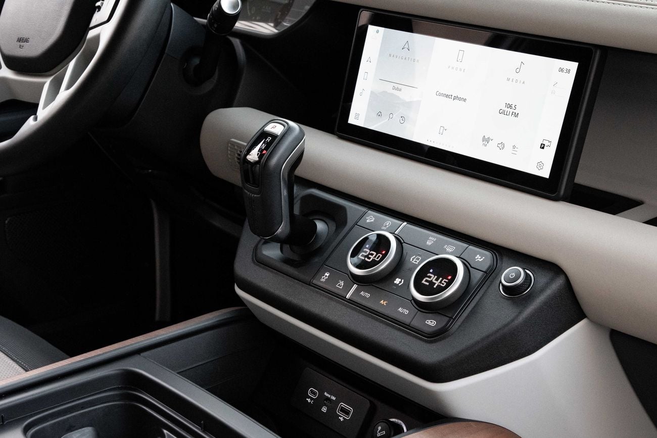 لاند روفر ديفندر Defender X-Dynamic | 5,938 P.M | 0% Downpayment | Defender X Dynamic| Agency Warranty!