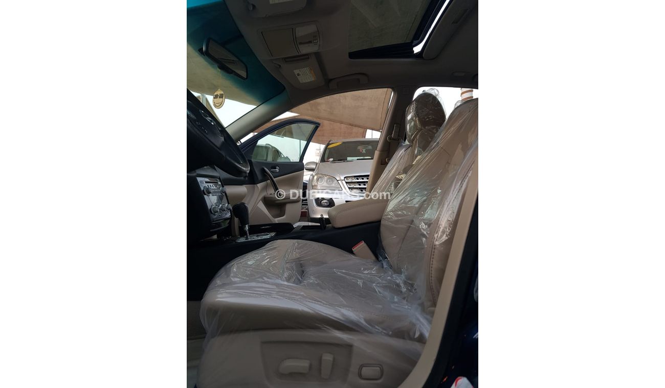 Nissan Maxima GCC Number One - Full Option - sunroof - Leather - Back Wing - Screen - Sensors -Excellent condition
