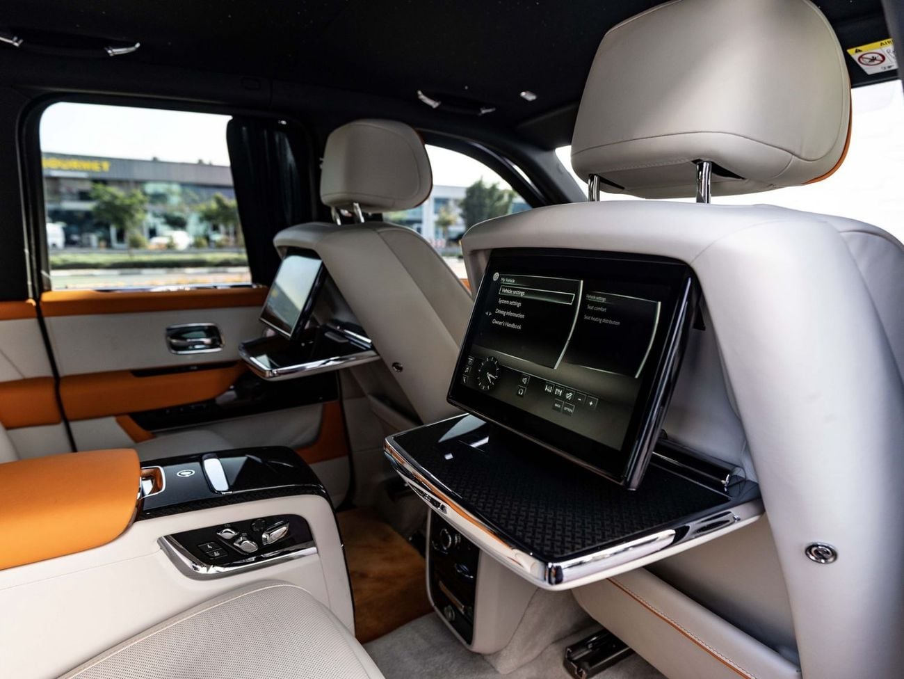 رولز رويس كولينان Rolls-Royce Cullinan Black Badge 2023