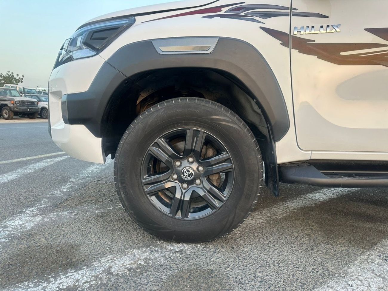 تويوتا هيلوكس GLX 2.7L Double Cab Utility A/T