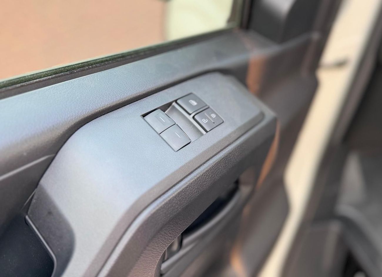 تويوتا هاياس Toyota Hiace13 Seaters bus 6V 3.5L - MT