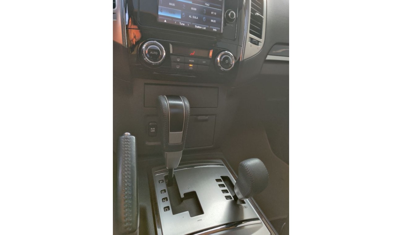 Mitsubishi Pajero 2016 Gls 3.8 ltr Sport 3 doors full options gulf specs