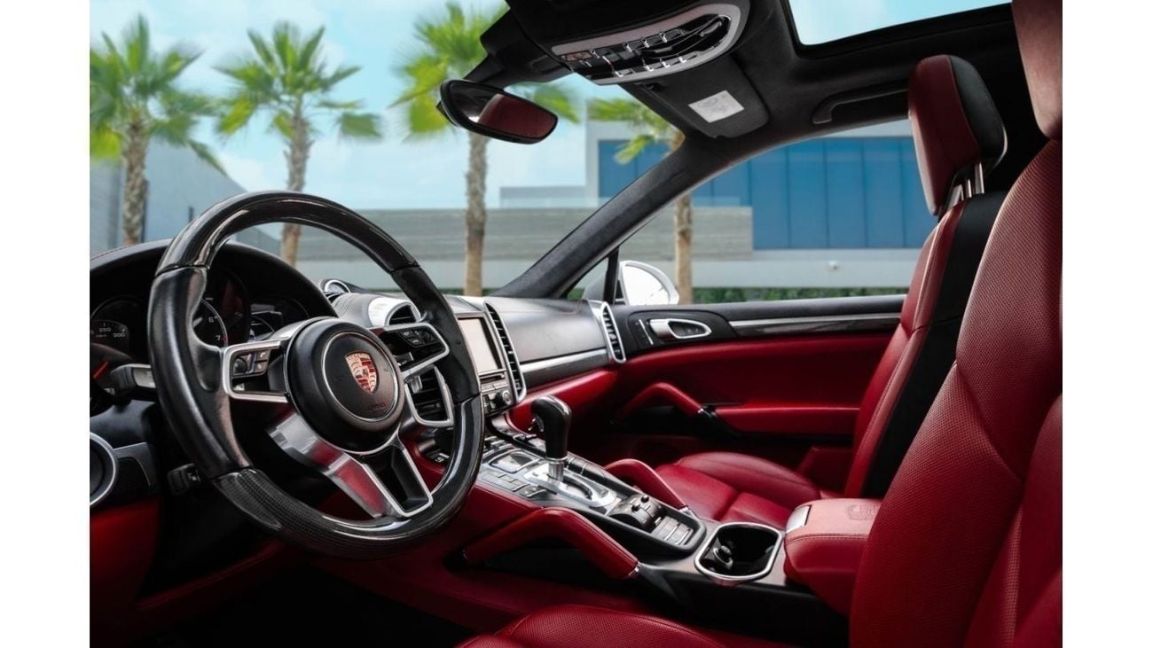 Porsche Cayenne Turbo | 4,082 P.M (3 Years)⁣ | 0% Downpayment | Agency Service History